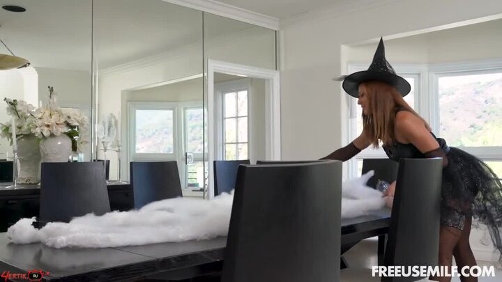 FreeUseMILF Cassie Del Isla Trick Or Freeuse 24xxx Porn