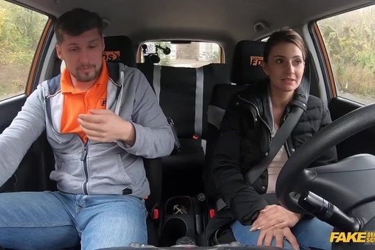 Девушку привязали к секс машине - порно видео на rebcentr-alyans.ru
